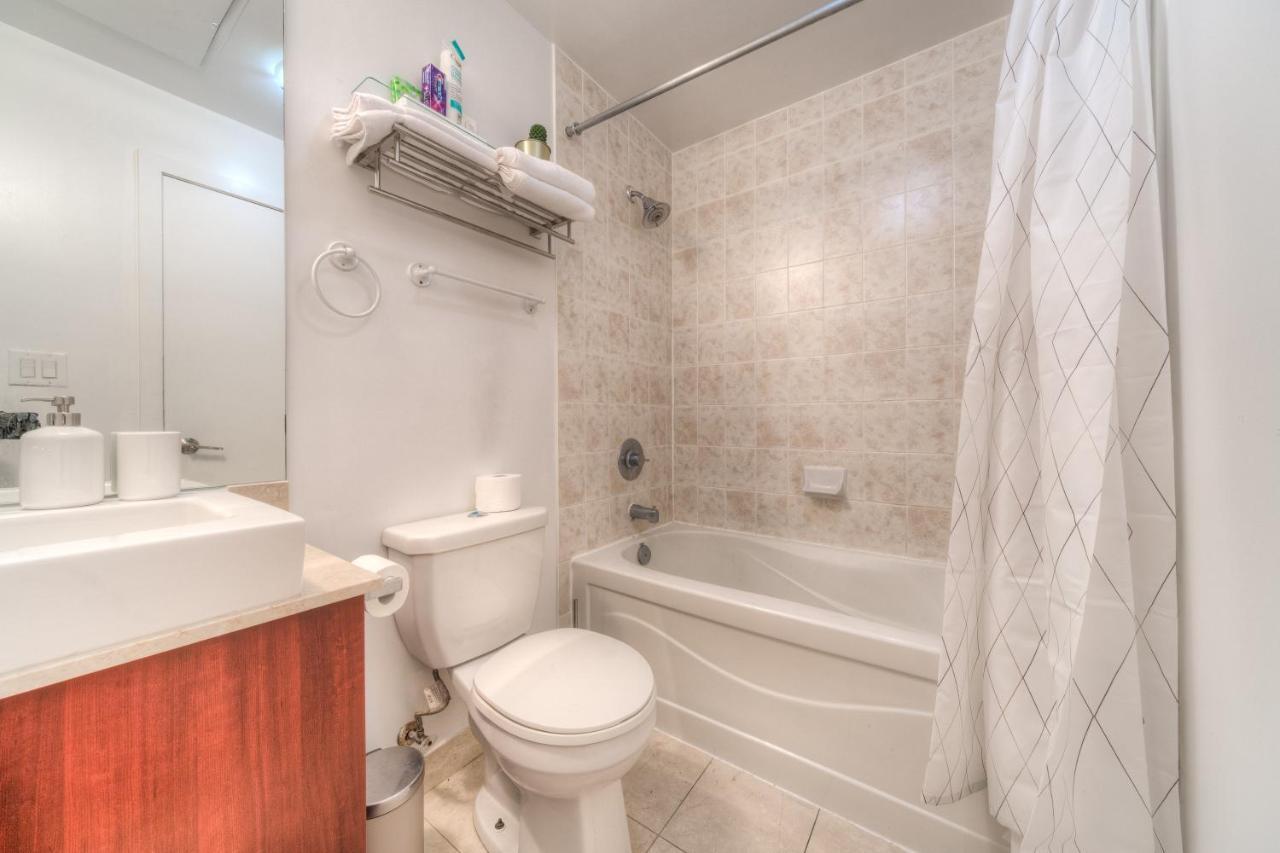 Stylish Newly Furnished Condo With Beautiful Lake View Toronto Exteriér fotografie