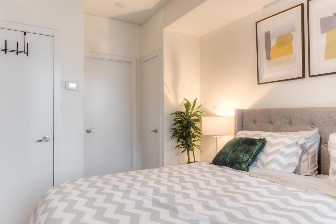 Stylish Newly Furnished Condo With Beautiful Lake View Toronto Exteriér fotografie